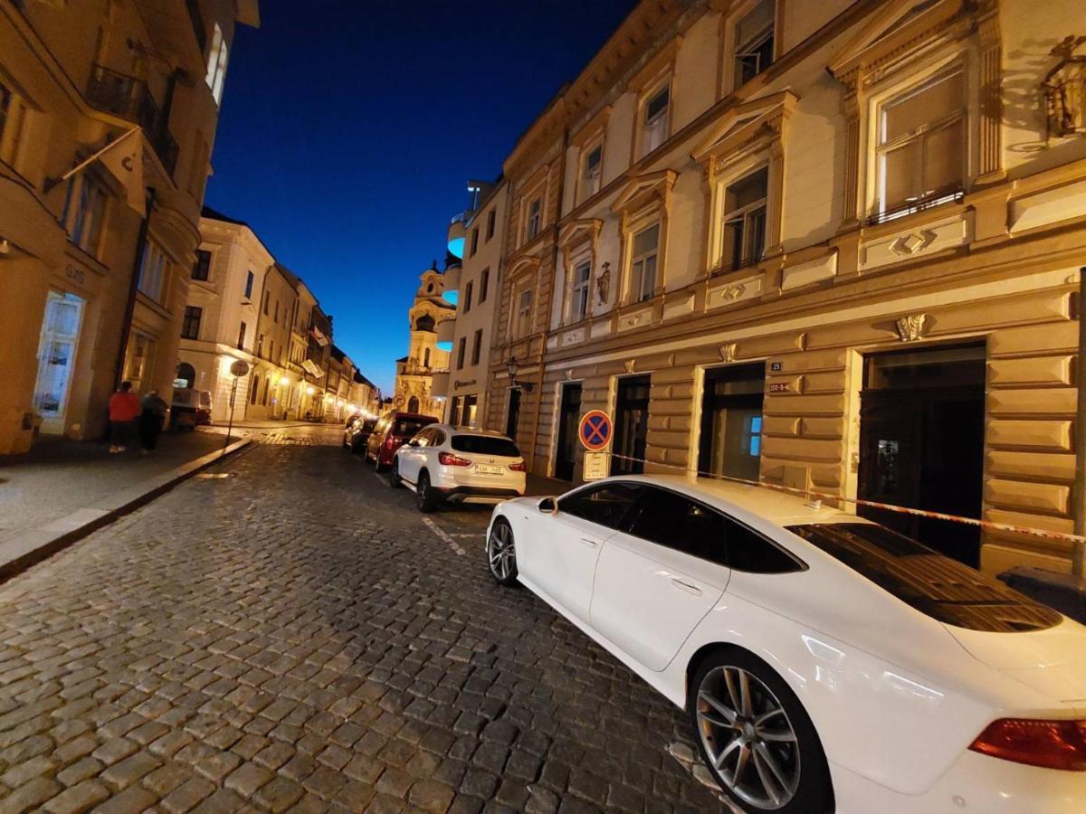 Prostorny Byt V Centru 3 Kk 80 M2 Hradec Králové Exteriör bild