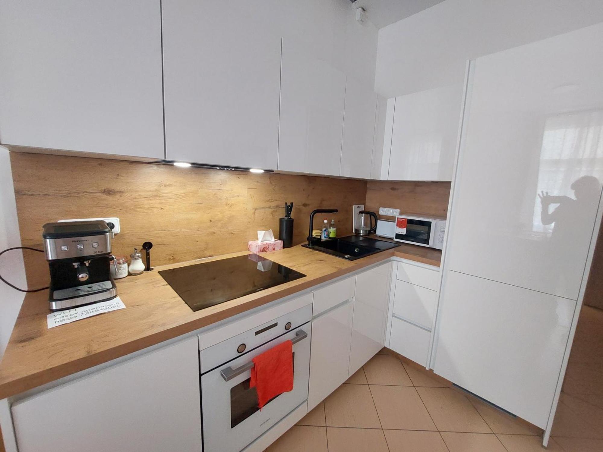 Prostorny Byt V Centru 3 Kk 80 M2 Hradec Králové Exteriör bild