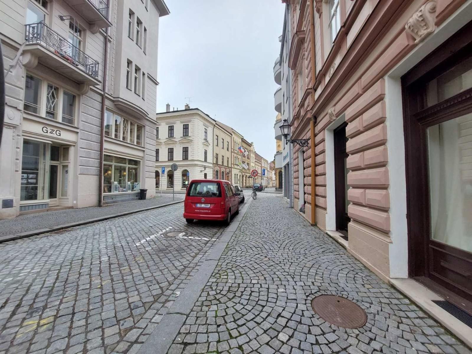 Prostorny Byt V Centru 3 Kk 80 M2 Hradec Králové Exteriör bild