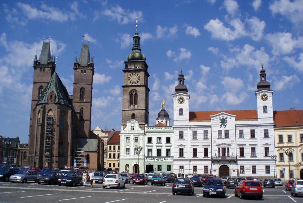 Prostorny Byt V Centru 3 Kk 80 M2 Hradec Králové Exteriör bild