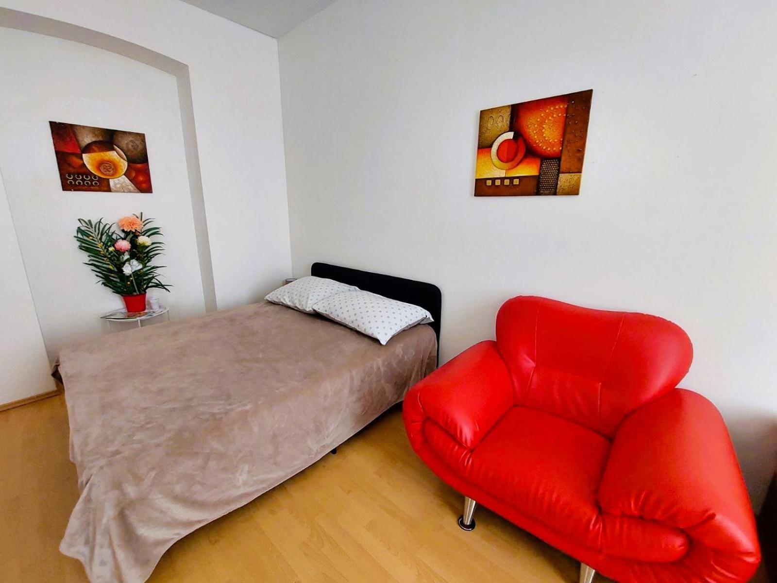 Prostorny Byt V Centru 3 Kk 80 M2 Hradec Králové Exteriör bild