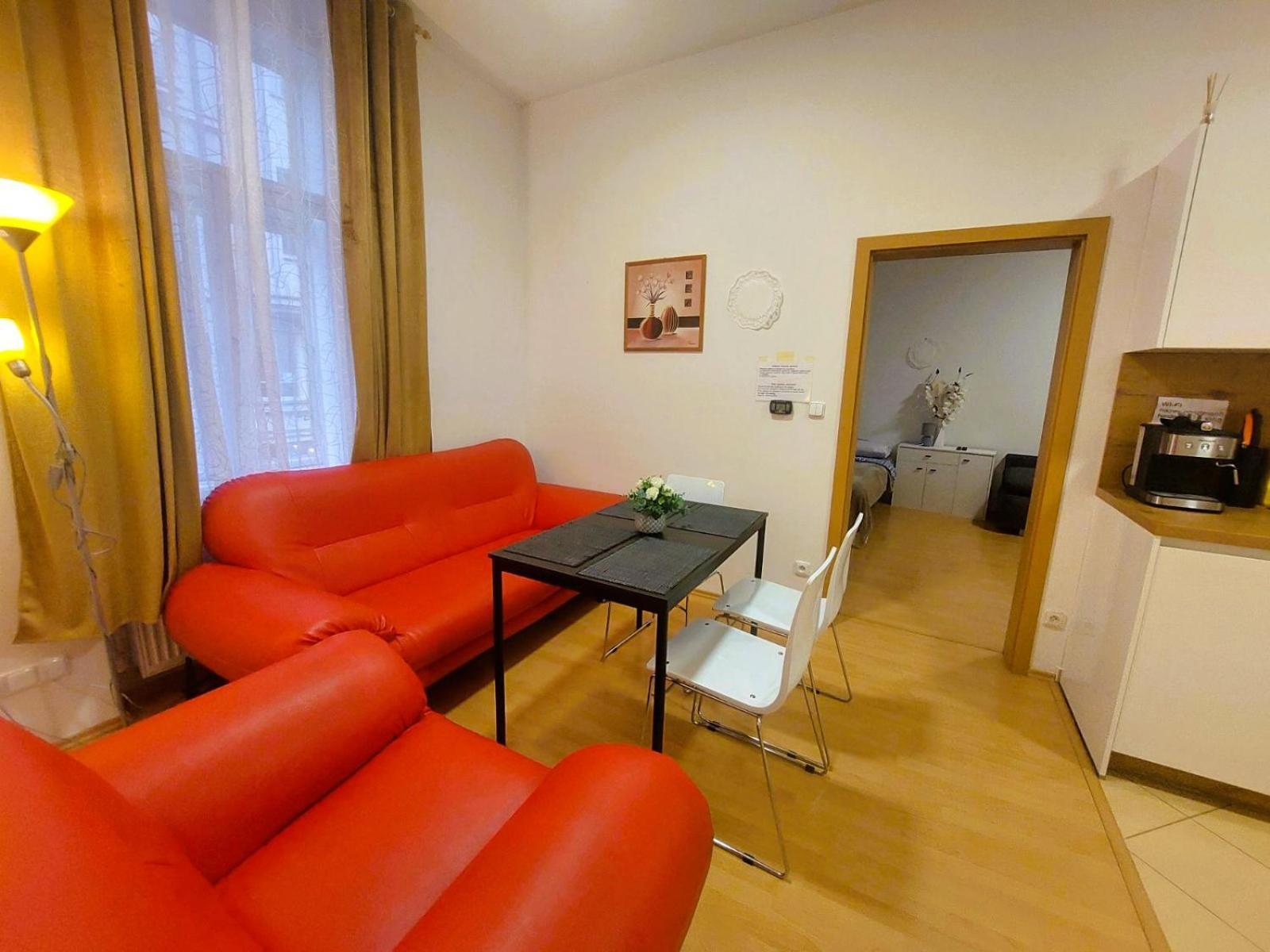 Prostorny Byt V Centru 3 Kk 80 M2 Hradec Králové Exteriör bild